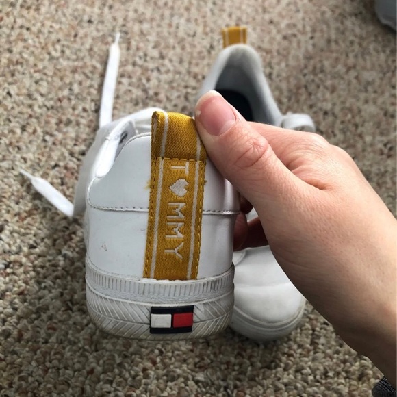 These are white Tommy Hilfiger womens sneakers. - Picture 3 of 4